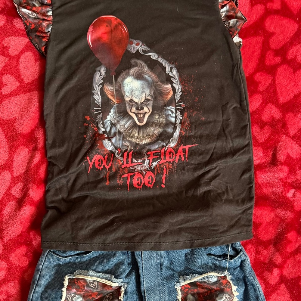 Girls Pennywise/IT short outfit size 8/9